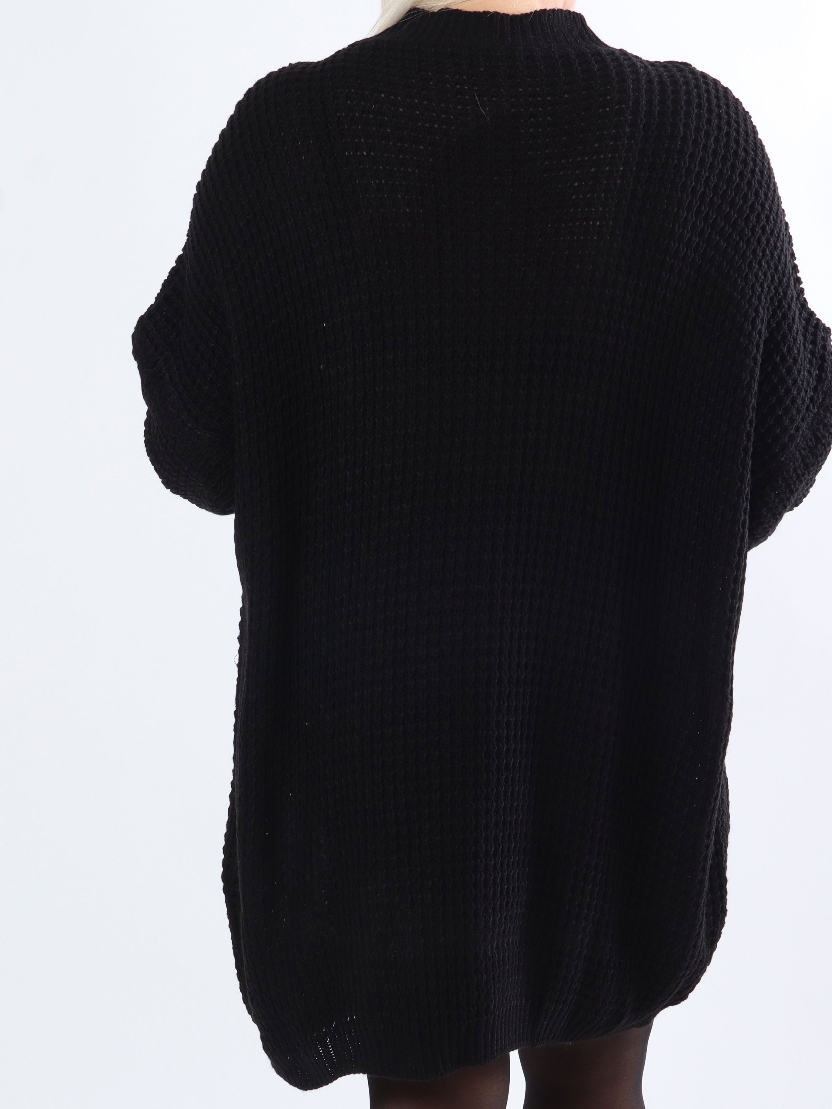 Lalisa - Plus size stickad klänning med kabelstickning och volanger - Army